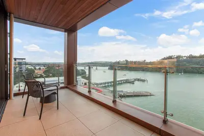 Image de Gorgeous Home with Catalina Bay Views and Carpark