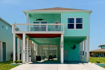 Image de Coastal retreat with water view and outdoor hangout - steps to sand