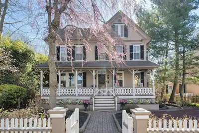 Image de 722 Corgie St-Renovated 7-bedroom Victorian June/July Rates Reflect 10% Discount