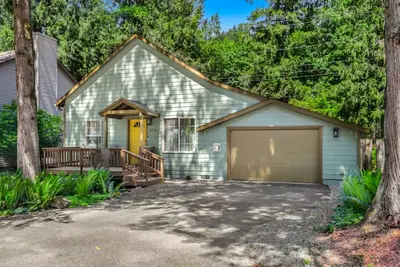 Image de Spacious mountain retreat with private hot tub, WiFi, fireplace, shared pool
