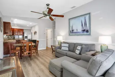 Image de Relaxing beachside condo with stunning Gulf views & modern amenities