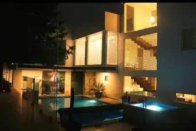 Image de House with Pool, in Private.