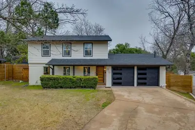 Image de Boots and Bourbon Bungalow-Spacious 5-bedroom home in Austin with sauna & pool