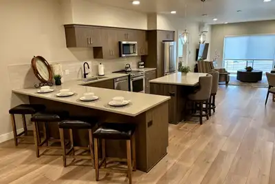 Image de Mountain views condo with coffee/restaurant on first floor