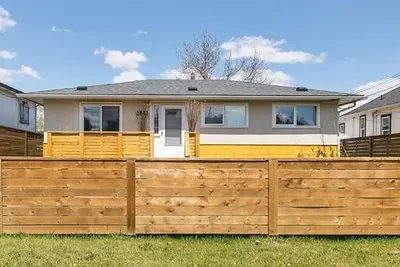 Image de Inner city - Cozy Main Floor Suite - 3bdr-6people, easy access