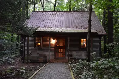 Image de Cabane-Salle de bain privée séparée-Romantique-Vue sur le bois-Blue Log Cabin
