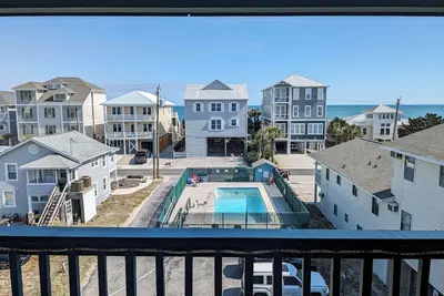 Image de Surfside Sunrise: 2-bedroom condo with an ocean view & a pool in Carolina Beach