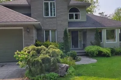 Image de Spacious riverfront cottage in Grand Bend, On, with stunning views and comfort!