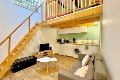 Image de Studio climatisé avec cour privée et vrai lit