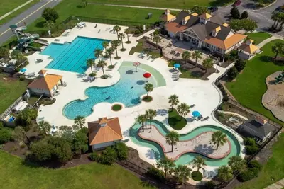 Image de Madisyn’s Manor - Luxe Comfort + Style\nPet Friendly & Amazing Pools