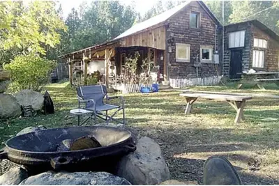 Image de Coeur d'Alene Lake cabin! Hot tub, fire place. Ski, hunt, fish & family fun!