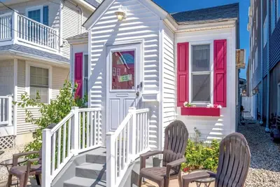 Image de Charming cottage in Seaside Heights, 3 houses from beach, parking, beach badges