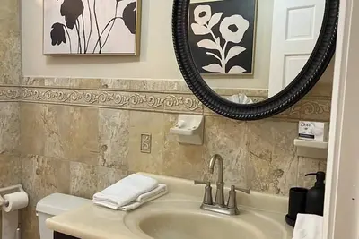 Image de Stylish 2 Br - Quiet Street - Minutes to Nyc