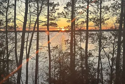 Image de Quaint 2-bedroom Pan Abode Cedar Log cabin on Fence Lake in Lac du Flambeau.