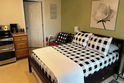 Image de Cozy 1-bedroom private apartment in Lewiston near college with WiFi, Ac, hot tub