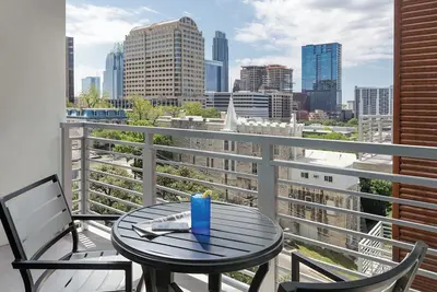 Image de Chic hotel suite/1 Br Apartment in brilliant Austin with fitness room, WiFi, Ac