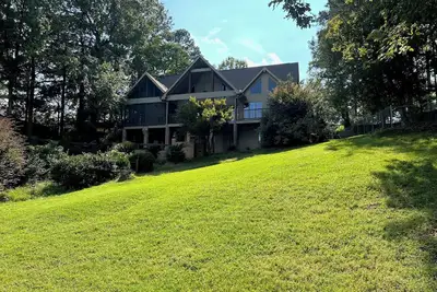 Image de 4000 sq ft Home of paradise on a lake!