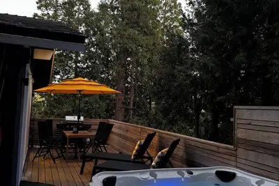 Image de Elevated Mountain Cabin with Luxe Hot-tub