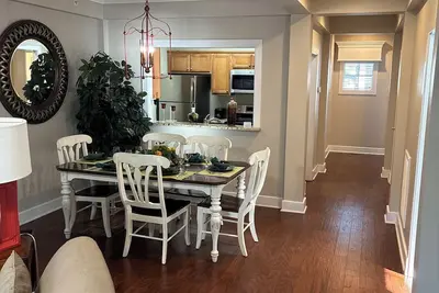 Image de Charming 2-bedroom condo in delightful Williamsburg with fitness room, WiFi