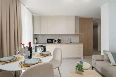 Image de Modern City Escape - Two Bedroom Apartment with Balcony