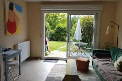 Image de La plage et les commerces à pied. Dans le calme et la verdure!