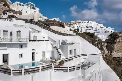 Image de Lavish Santorini Suite | Eruption Escape Cave Suite | 2 Bedrooms | Breathtaking Caldera and Sea Views | Lovely Furnished Terrace | Prime Location | Oia