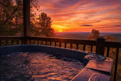 Image de A Bear’s Eye View – Epic 4br 3ba Cabin wGame Room, Hot Tub & Stunning Vistas!
