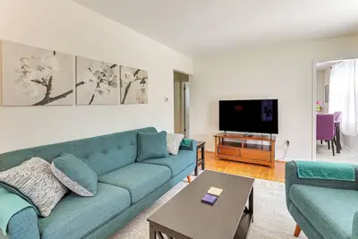 Image de 13 Mi to Downtown Baltimore: Quiet Home w/ Porch