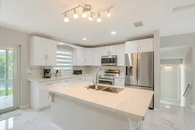 Image de 8 Mi to Wynwood: Waterfront Retreat w/ Lanai