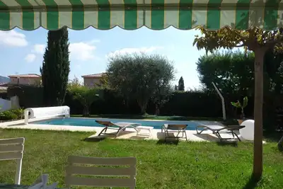 Image de Maison calme spacieuse, proche de la gare et des commodités, à 2 km de la plage