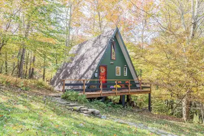 Image de A-frame Cabin with private 30 ft Waterfall