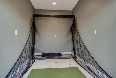 Image de Augusta Abode: Practice Golf Room ~ Hot Tub ~ Home Theatre ~ Bball ~ ANGC15min