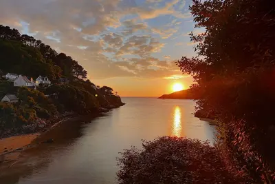 Image de Petite maison de pêcheur à la plage avec grand jardin