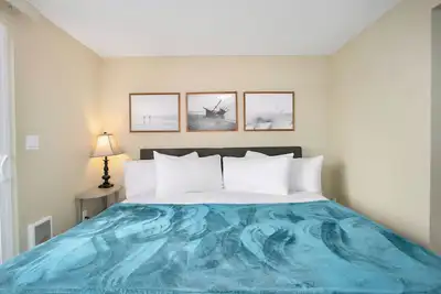 Image de Cottage w\/ Sundeck near Beach | WiFi