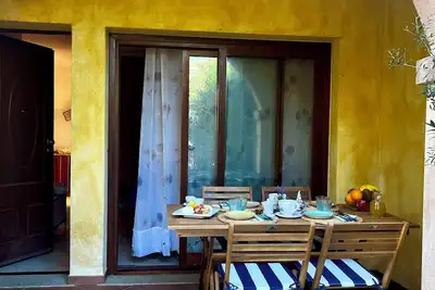 Image de Delightful apartment a stone's throw from the sea and the mountain.