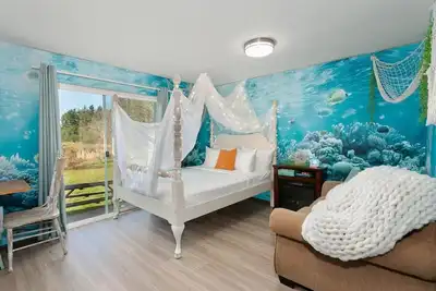 Image de Underwater Mermaid Theme w\/ Bunk Bed