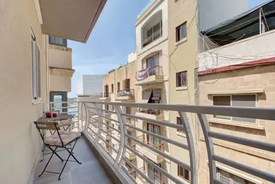 V86 - Agatha 1 - Sliema Apartment near the Sea