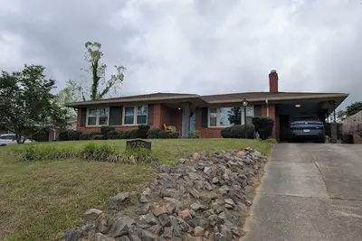 Image de Well-Located 2 Bedroom Midcentury Ranch with Charm in Augusta, Ga