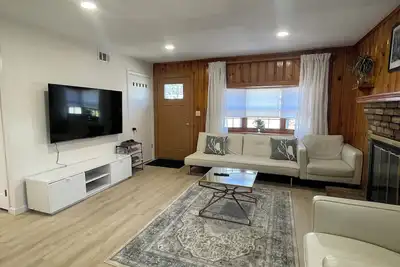 Image de Newly Renovated Luxury 3-Bed 2-Bath House with Easy Airport Access