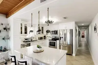 Image de Key Colony Beach 3br/2ba Home w/ 50ft Dock – Waterfront Paradise!