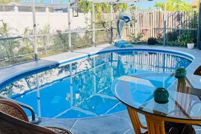 Image de Dog-Friendly Tropical Getaway with a Covered Pool -Nearby Beaches!