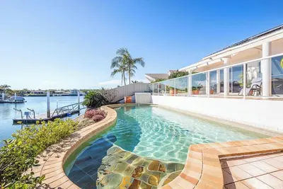 Image de Spacious Canal Home With Pontoon!