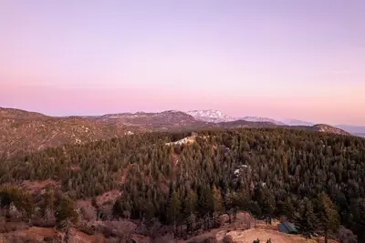 Image de Modern A-Frame with Mountain Views, Hot Tub, Game Room, & Ev in Running Springs
