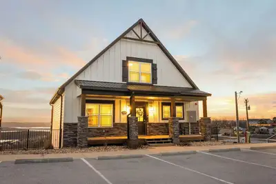 Image de Lakeview Retreat | Hot Tub, Fire Pit & Game Room