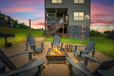 Image de Peaceful Cabin w/Hot Tub- Sauna- Fire Pit- Arcade Games- Prime Location- Pets