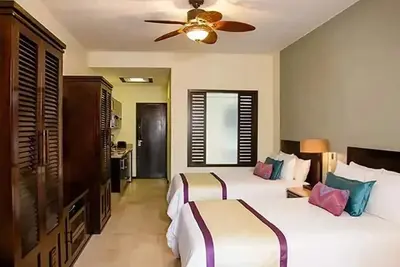 Image de Last Minute Deal! 5 Star Casa Dorado Beachfront Resort Medona Beach