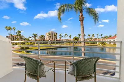 Image de New Listing! Second Floor Vista Verde East