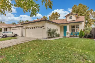 Image de Charming 3-bedroom house 20 minute walk to the river.