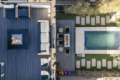Image de Group Luxury: Heated Pool, Rooftop Spa, Indoor & Outdoor Fire Pits