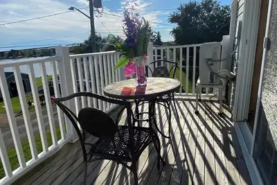 Image de Riverfront Family Home w/ Fully Fenced Backyard, screened in front porch, Bbq